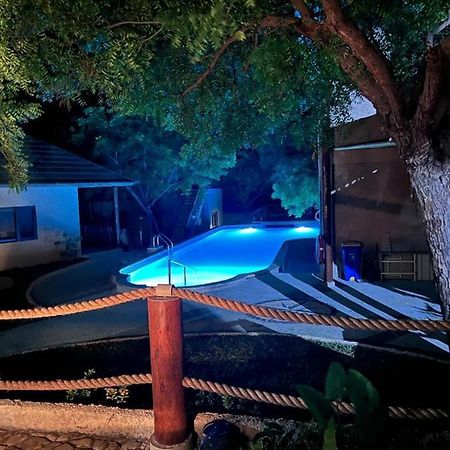 Lunar Dive Resort: Bamboo Villas Kubu Zewnętrze zdjęcie