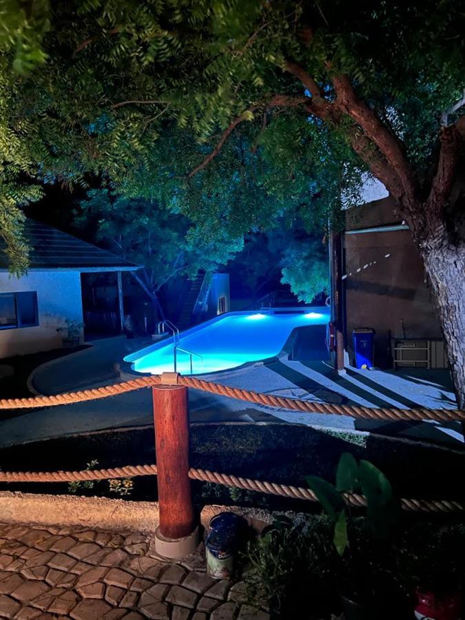 Lunar Dive Resort: Bamboo Villas Kubu Zewnętrze zdjęcie