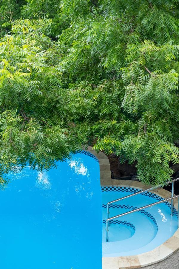 Lunar Dive Resort: Bamboo Villas Kubu Zewnętrze zdjęcie