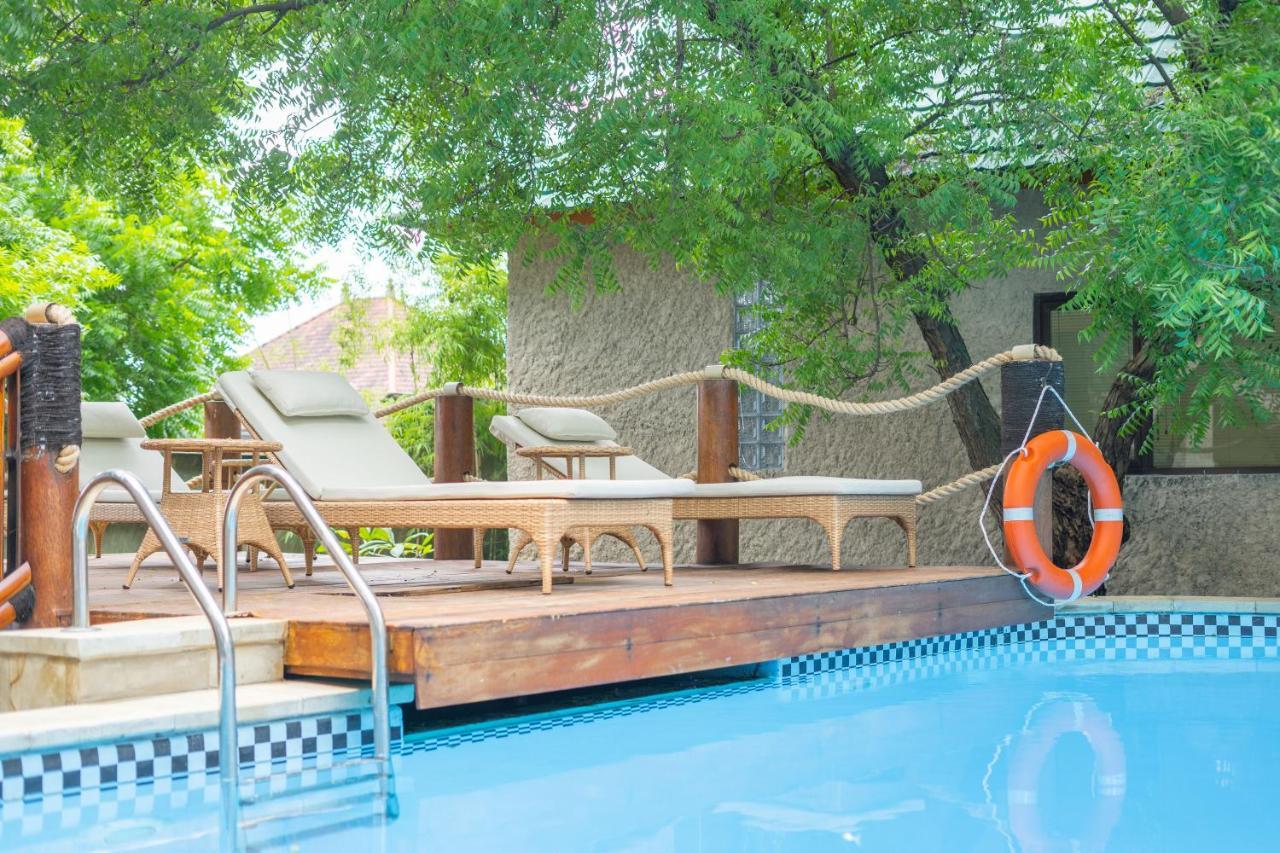 Lunar Dive Resort: Bamboo Villas Kubu Zewnętrze zdjęcie